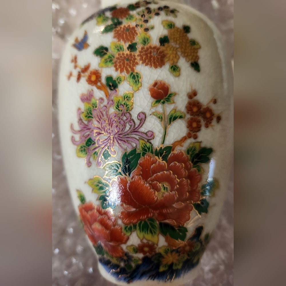 Japanese floral vase with gold trim
